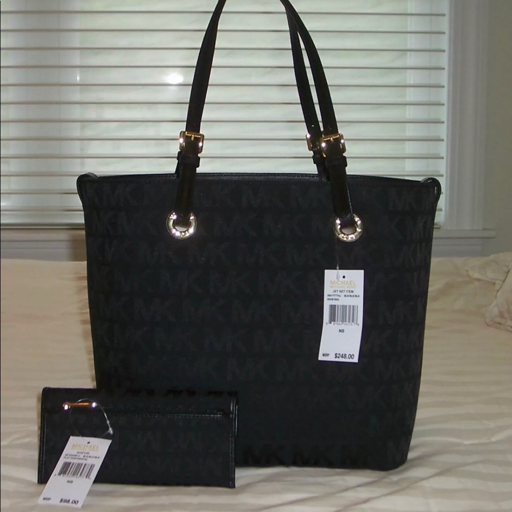 Micheal kors purse